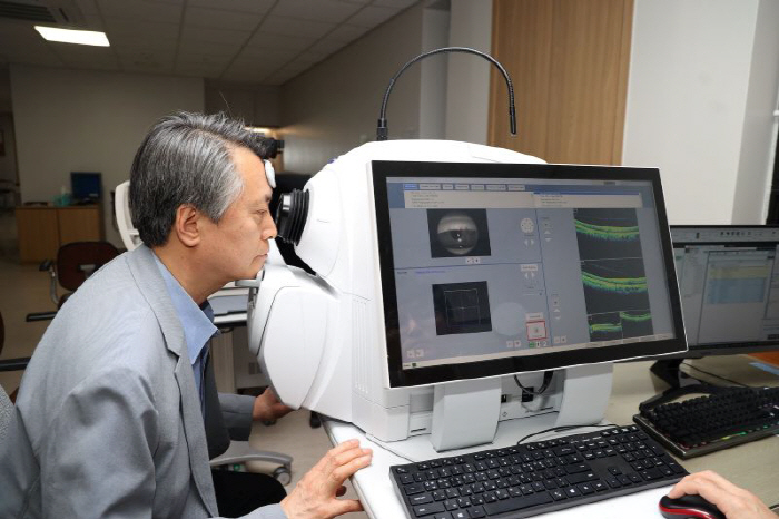 'Cataracts Can Develop Earlier in People With Diabetes'... Macular Degeneration Has No Direct Link