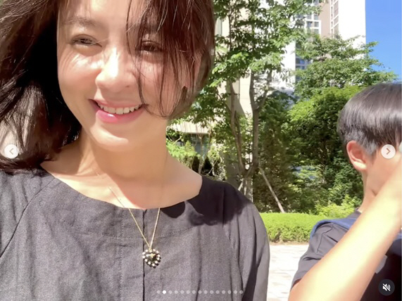 Kang Sung-yeon, remarried, draws attention with heart necklace — a gift from her doctor husband?