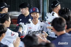 대타 홈런은 처음이다! 감격의 노진혁 고백 → "고참 선수로서 어떻게든 팀에 도움이 되고 싶었다" [부산 현장]