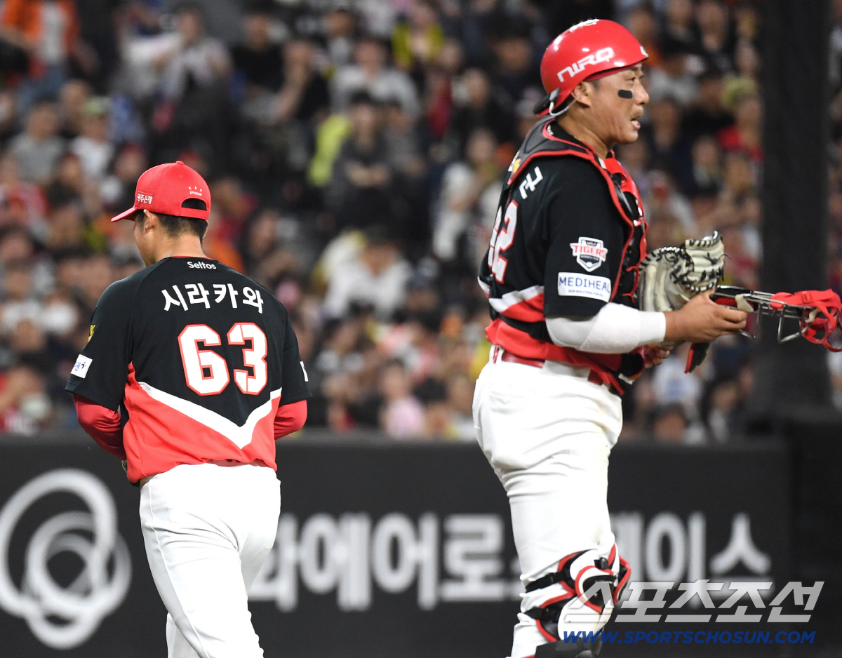10일 대전 한화생명볼파크에서 열린 한화와 KIA의 경기. 4회 강판 당하는 KIA 시라카와. 대전=송정헌 기자 songs@sportschosun.com/2026.06.10/