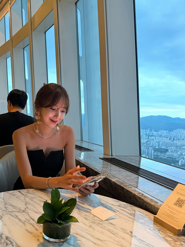 '박준형♥' 승무원 아내, 샤넬 벨트로 완성한 '고급진 올블랙룩'