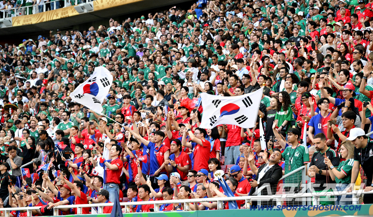 19일(한국시각) 멕시코 과달라하라 사포판의 에스타디오 과달라하라에서 열린 2026 북중미월드컵 대한민국과 멕시코의 경기. 축구대표팀이 멕시코에 0-1 패배했다. 축구대표팀 응원하는 축구팬들. 사포판(멕시코)=허상욱 기자 wook@sportschosun.com/2026.06.19/