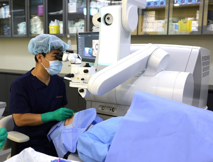 Patients with Nystagmus Regain Vision with SMILE Pro... 'Zero Surgical Complications'