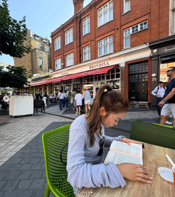 Lee Seung-chul Brags About His Daughter Waving the Taegeukgi in London: "Silver Medal at the Science Olympiad"