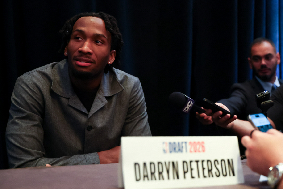 NEW YORK, NEW YORK - JUNE 22: Darryn Peterson talks with media during the 2026 NBA draft prospect availability at Lotte New York Palace on June 22, 2026 in New York City. NOTE TO USER: User expressly acknowledges and agrees that, by downloading and or using this photograph, User is consenting to the terms and conditions of the Getty Images License Agreement. Caleb Bowlin/Getty Images/AFP (Photo by Caleb Bowlin / GETTY IMAGES NORTH AMERICA / Getty Images via AFP)