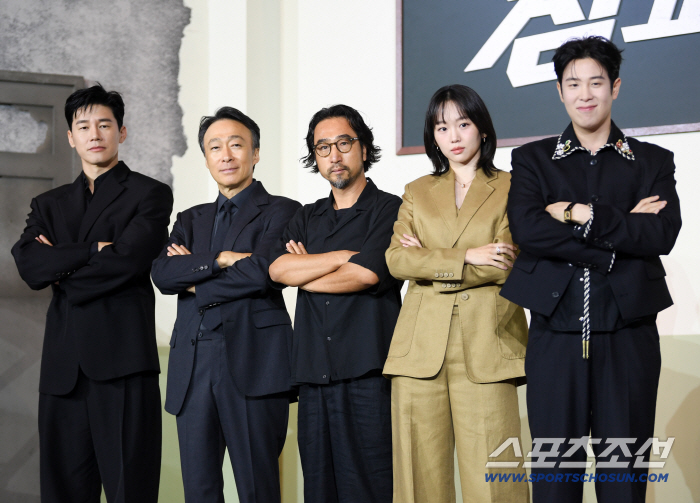 Global and domestic politics in turmoil... 'True Education' ranks No. 1 among non-English shows in the global Top 10 for three straight weeks