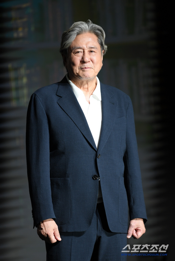 Choi Min-sik, Aura