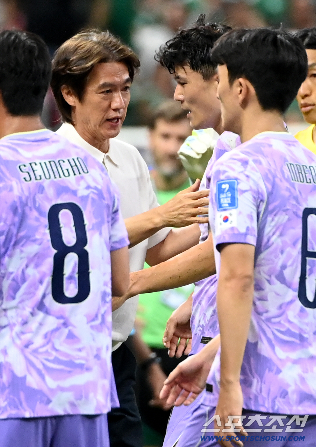 19일(한국시각) 멕시코 과달라하라 사포판의 에스타디오 과달라하라에서 열린 2026 북중미월드컵 대한민국과 멕시코의 경기. 홍명보 감독이 김민재와 이야기를 하고 있다. 사포판(멕시코)=허상욱 기자 wook@sportschosun.com/2026.06.19/