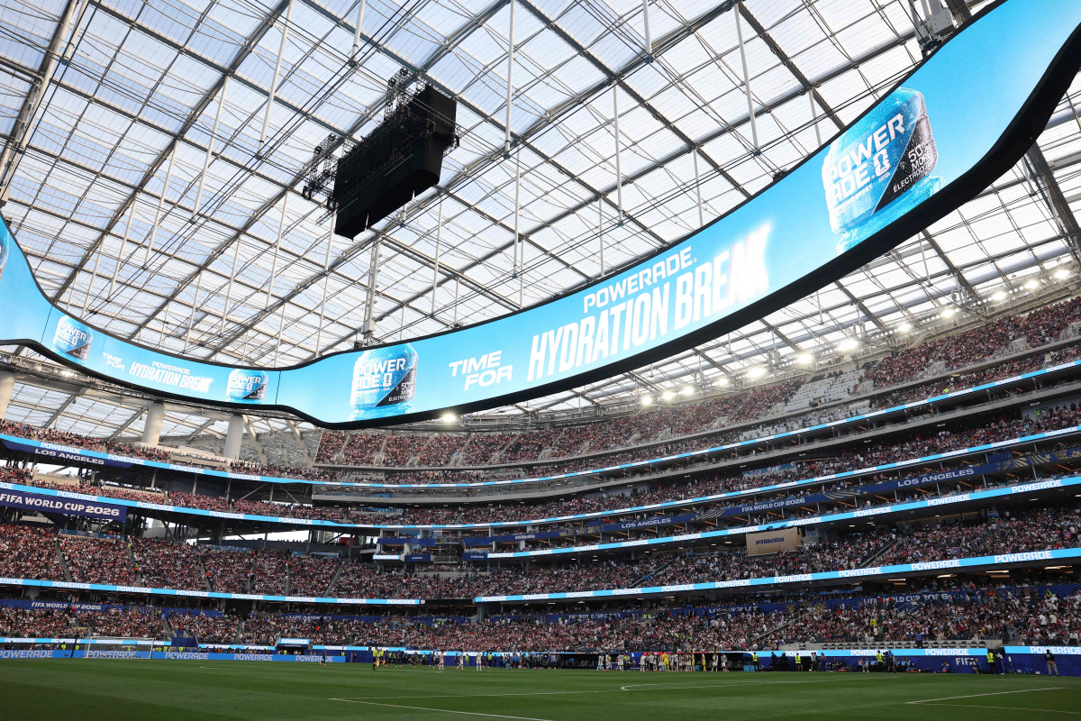 '하이드레이션 브레이크' 논란→FIFA회장 "순수한 스포츠적 문제, FIFA에 추가수익 없어"... BBC"美중계사 30초당 3~4억 수익"[북중미월드컵]