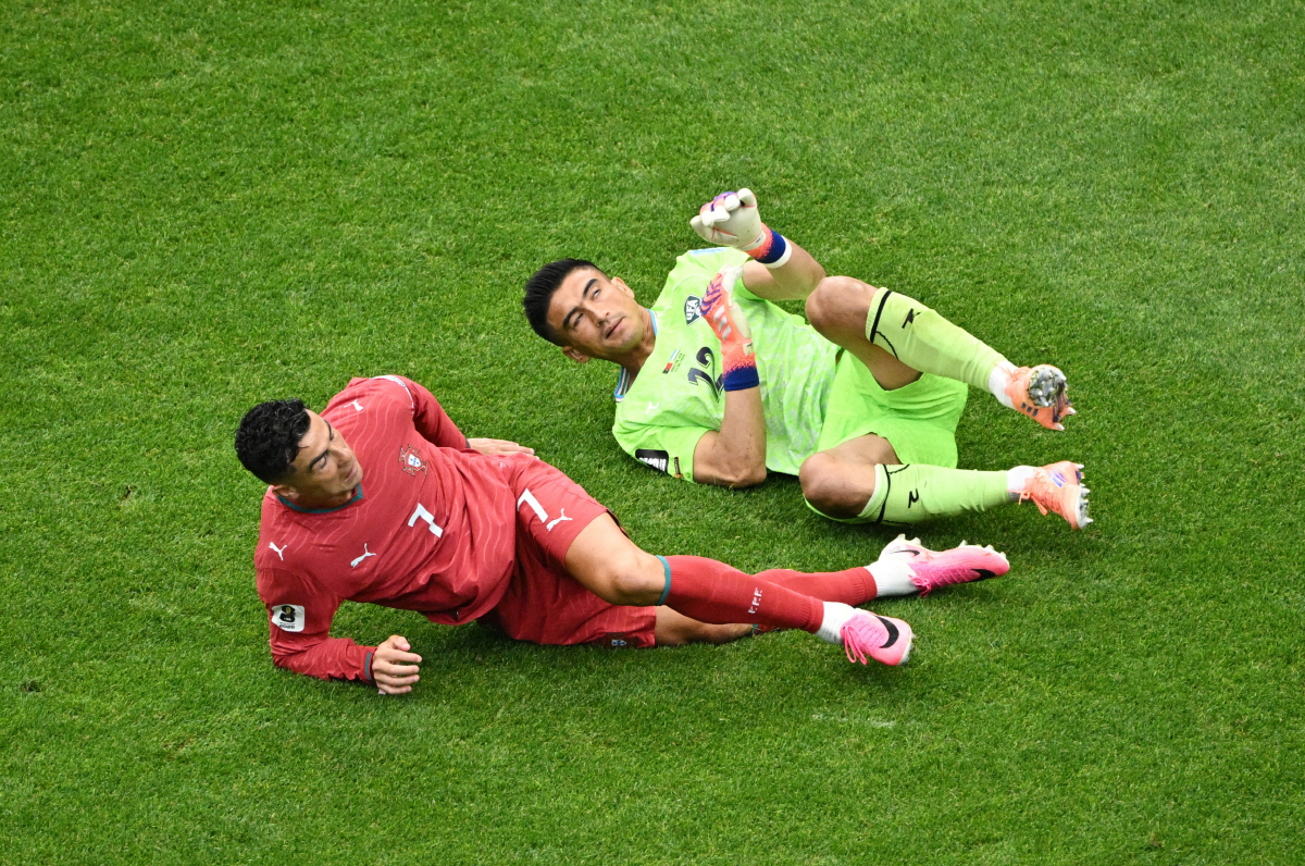 '메시와 엮지마!' 호날두의 격정적 반응. 멀티골 기쁨도 잠시. 메시 질문 받자 "넥스트 퀘스천"