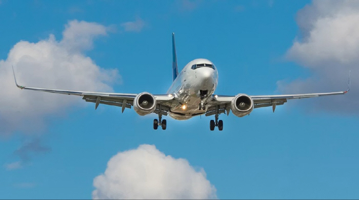 Man Tried to Break Into Cockpit With Scissors, Then Suddenly Died After Being Subdued by Passengers