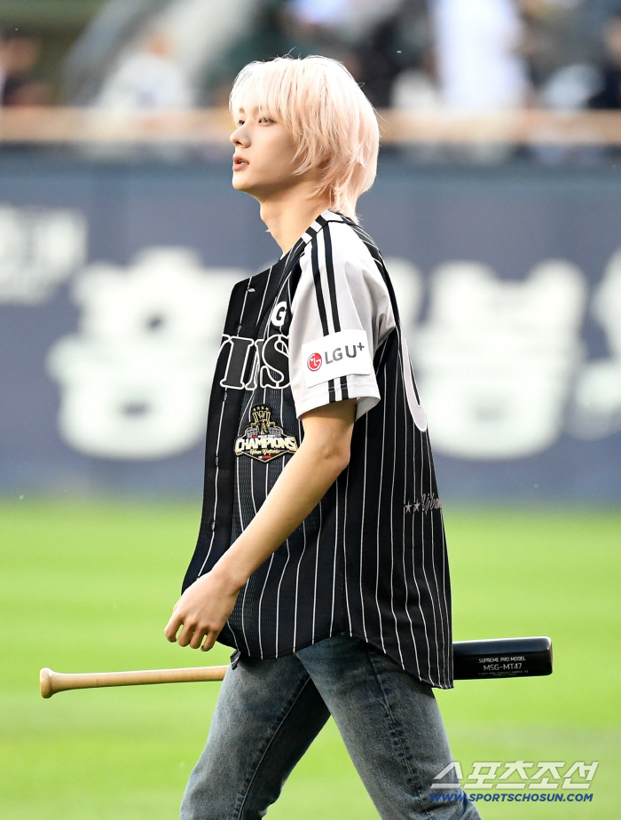 BOYNEXTDOOR's Sung-ho 'I Came to the Ballpark to Take the Ceremonial At-Bat'