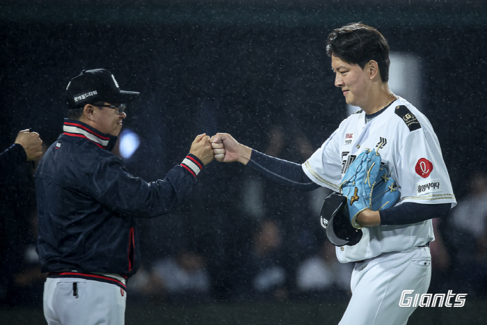 다시 9회에 울린 사직의 종소리. 김원중이 7연승을 지켰다 → "자신감 있는 플레이가 나오고 있다" 
