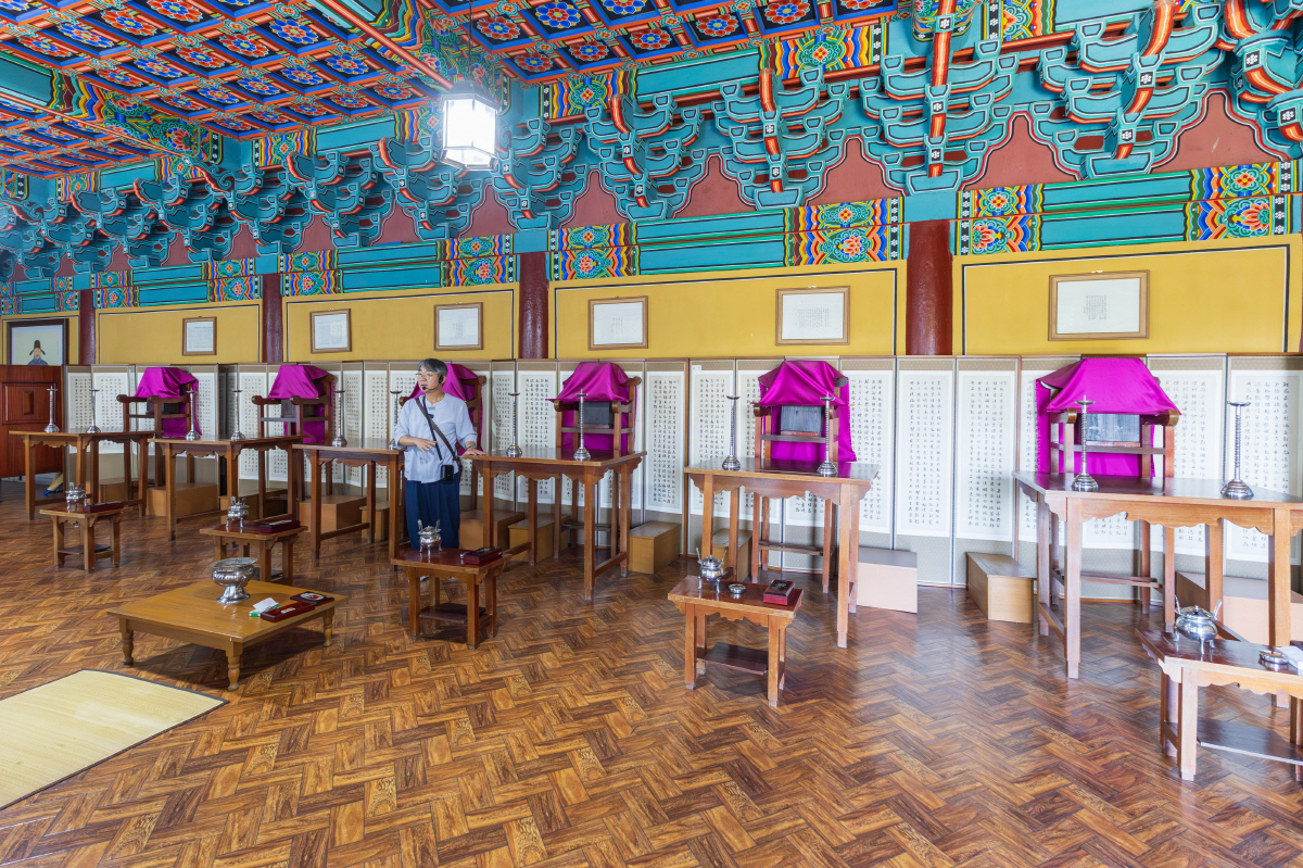 However, after his descendant, Park Gye-chang, had a dream on the anniversary of Park Paeng-nyeon's death in which the remaining five Six Loyal