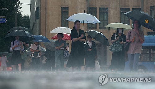 전국 오후부터 곳곳 강한 소나기…돌풍·천둥번개도