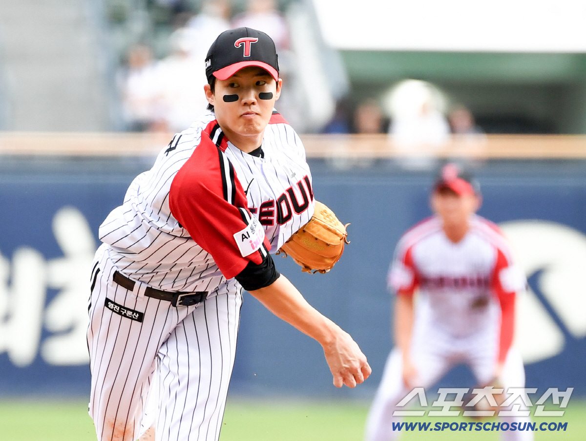 14일 잠실구장에서 열린 LG와 롯데의 경기. LG 임찬규가 역투하고 있다. 잠실=박재만 기자 pjm@sportschosun.com/2026.06.14/