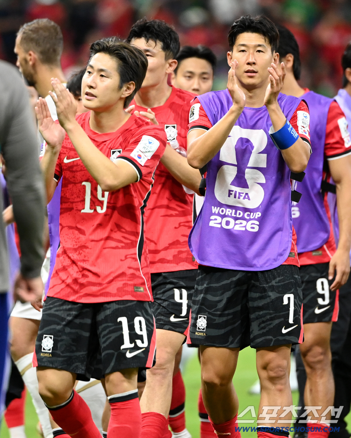 12일(한국시각) 멕시코 과달라하라 사포판의 에스타디오 과달라하라에서 열린 2026 북중미월드컵 대한민국과 체코의 경기. 대한민국이 2대1로 승리했다. 이강인 손흥민 등 선수들이 팬들에게 인사하고 있다. 사포판(멕시코)=허상욱 기자 wook@sportschosun.com/2026.06.12/