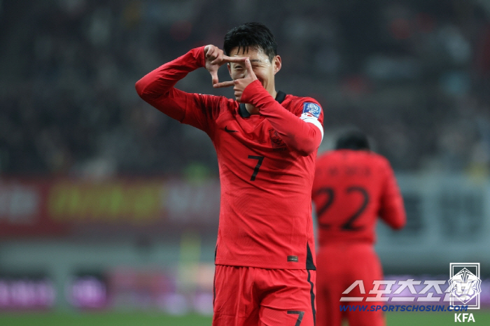 "대한민국,남아공보다 훨씬 축구 잘하는 팀...2-0으로 이길것" 카타르 16강행 맞힌 BBC 문어의 예언[북중미월드컵 A조]