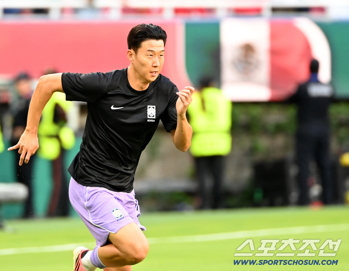 19일(한국시각) 멕시코 과달라하라 사포판의 에스타디오 과달라하라에서 열린 2026 북중미월드컵 대한민국과 멕시코의 경기. 경기 전 손흥민이 웜업을 위해 그라운드로 달려나오고 있다. 사포판(멕시코)=허상욱 기자 wook@sportschosun.com/2026.06.19/