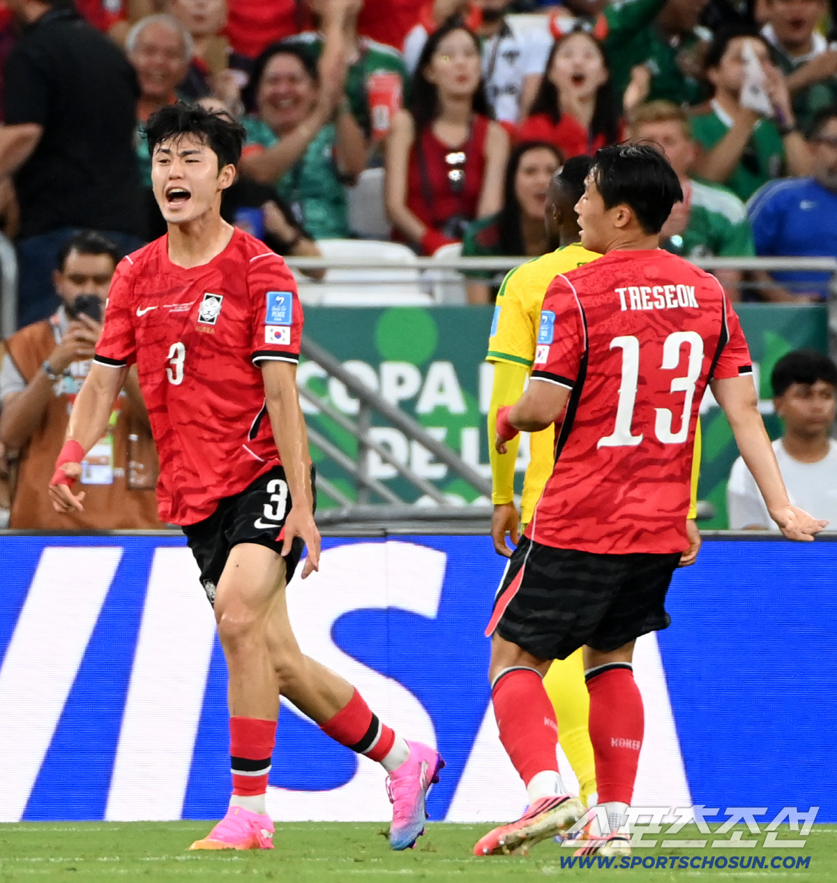 25일(한국시각) 멕시코 몬테레이 인근 과달루페의 에스타디오 몬테레이에서 열린 2026 북중미 월드컵 대한민국과 남아공의 경기. 이기혁이 상대 공격을 막아낸 뒤 화를 내고 있다. 과달루페(멕시코)=허상욱 기자 wook@sportschosun.com/2026.06.25/