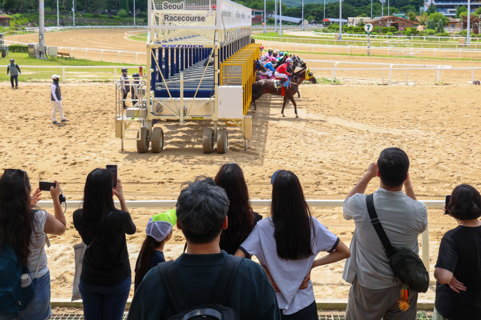 [경마] 한국마사회, 출발 현장 공개…"경마 공정성·투명성 높인다"