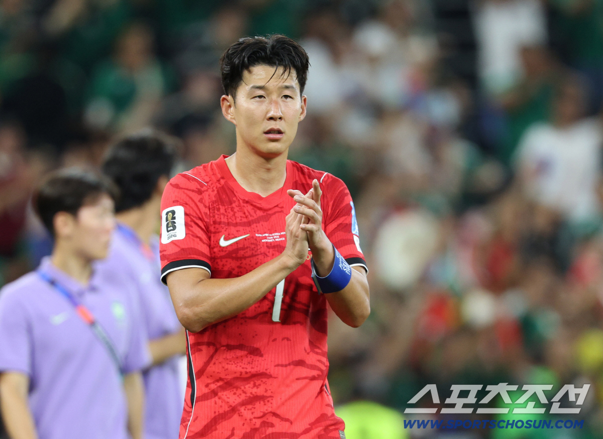 25일(한국시각) 멕시코 몬테레이 인근 과달루페의 에스타디오 몬테레이에서 열린 2026 북중미 월드컵 대한민국과 남아공의 경기. 한국이 0대1로 패하자 손흥민이 아쉬워하고 있다. 과달루페(멕시코)=허상욱 기자 wook@sportschosun.com/2026.06.25/