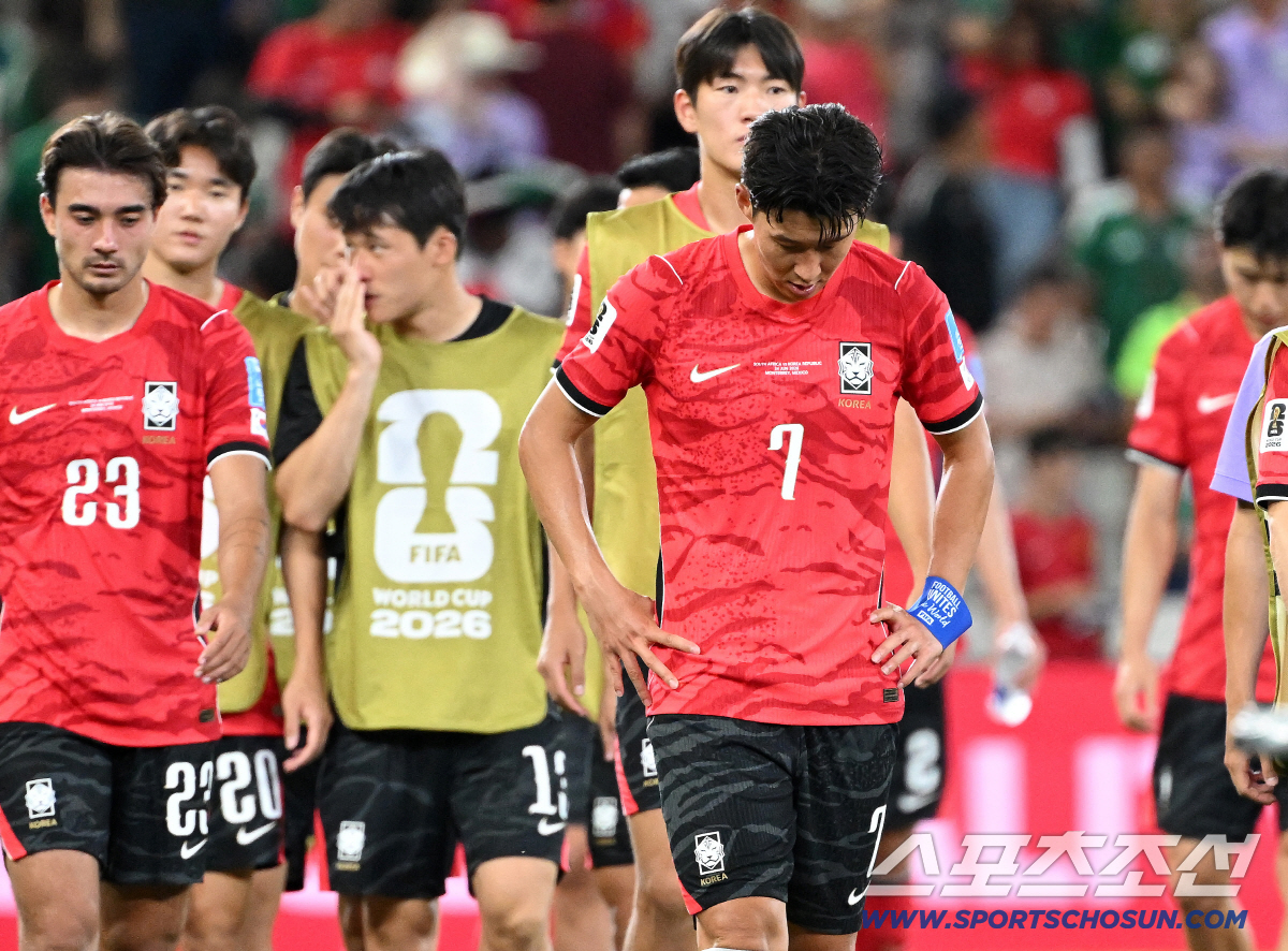 25일(한국시각) 멕시코 몬테레이 인근 과달루페의 에스타디오 몬테레이에서 열린 2026 북중미 월드컵 대한민국과 남아공의 경기. 한국이 0대1로 패한 가운데 손흥민 등 선수들이 아쉬워하고 있다. 과달루페(멕시코)=허상욱 기자 wook@sportschosun.com/2026.06.25/
