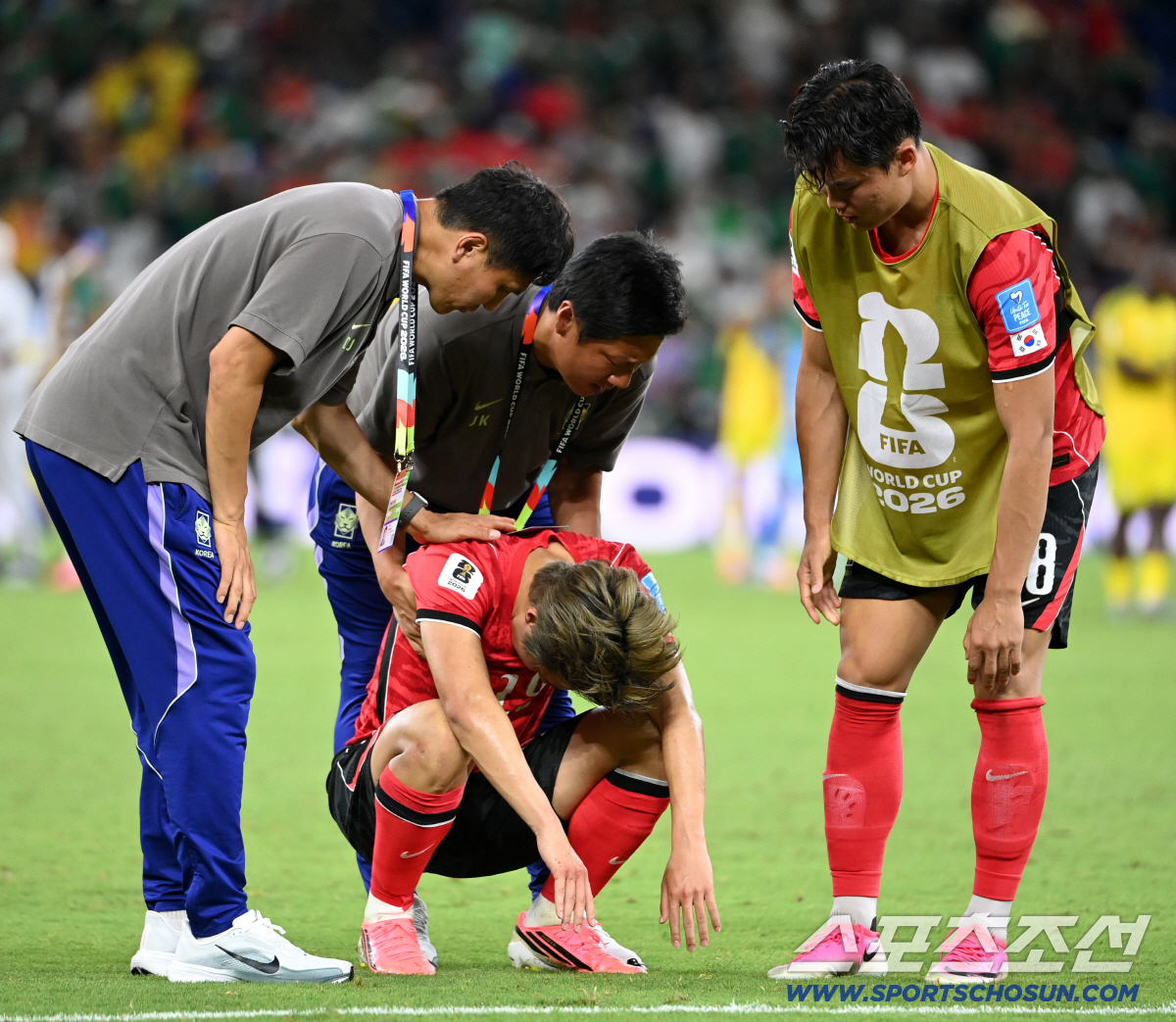 김동진 김진규 코치도 위로를 해보지만