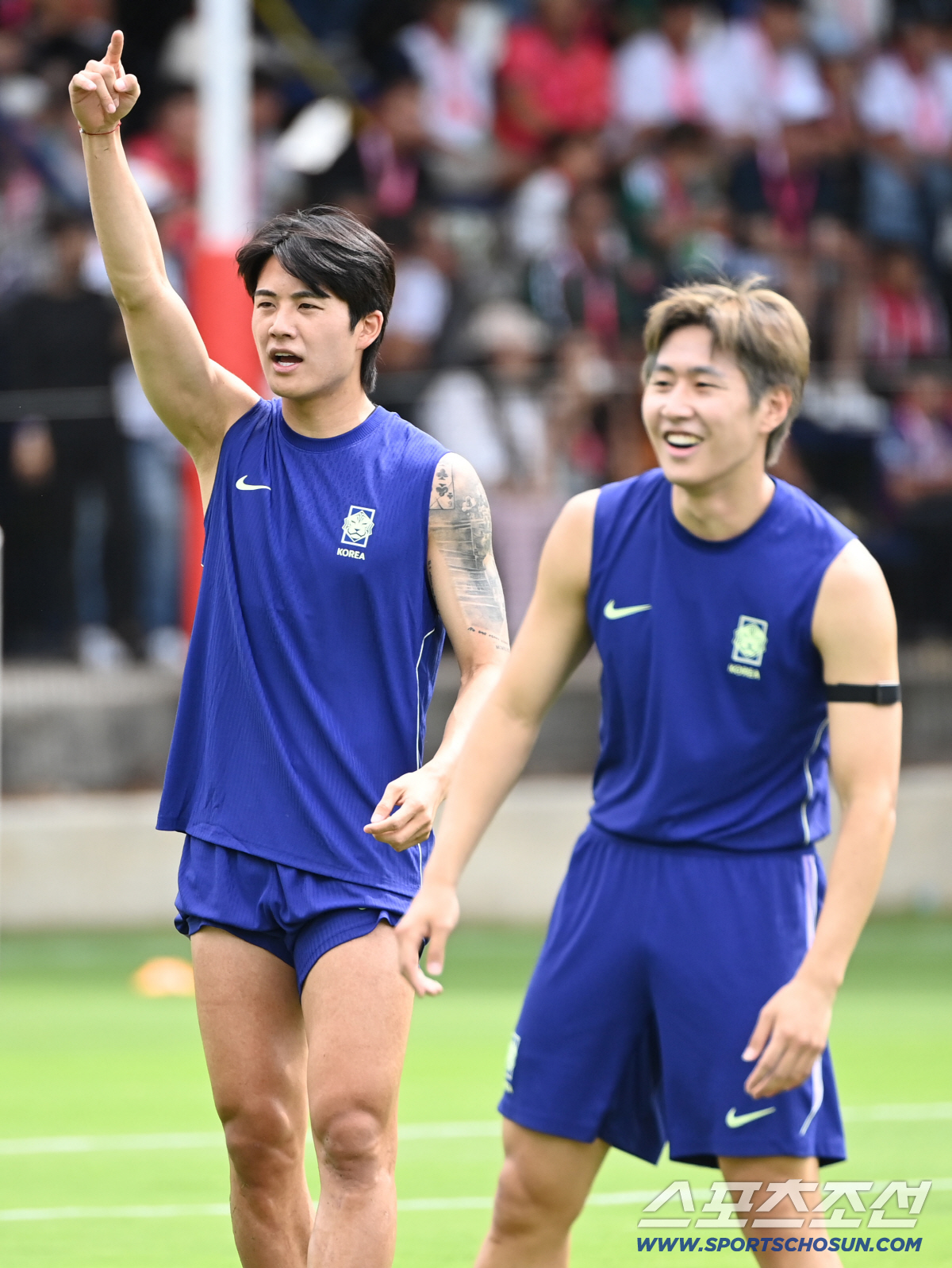 7일(한국시각) 멕시코 과달라하라의 대표팀 베이스캠프 훈련장인 치바스 베르데 바예에서 진행된 대한민국 월드컵 대표팀의 공식 훈련, 설영우와 이강인이 함께 훈련하고 있다. 과달라하라(멕시코)=허상욱 기자 wook@sportschosun.com/2026.06.07/