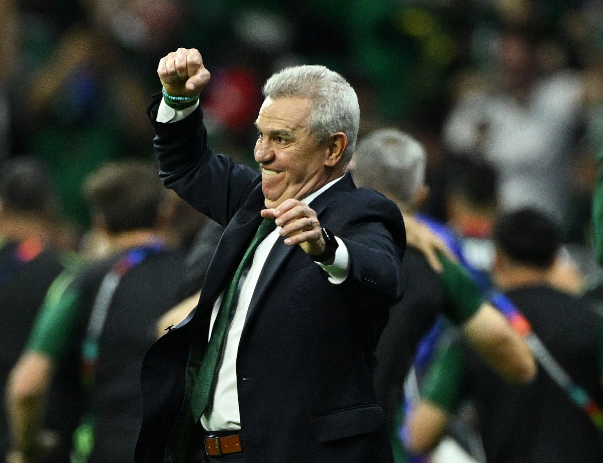 Soccer Football - FIFA World Cup 2026 - Group A - Czech Republic v Mexico - Estadio Azteca, Mexico City, Mexico - June 24, 2026 Mexico coach Javier Aguirre celebrates their first goal scored by Mateo Chavez REUTERS/Annegret Hilse