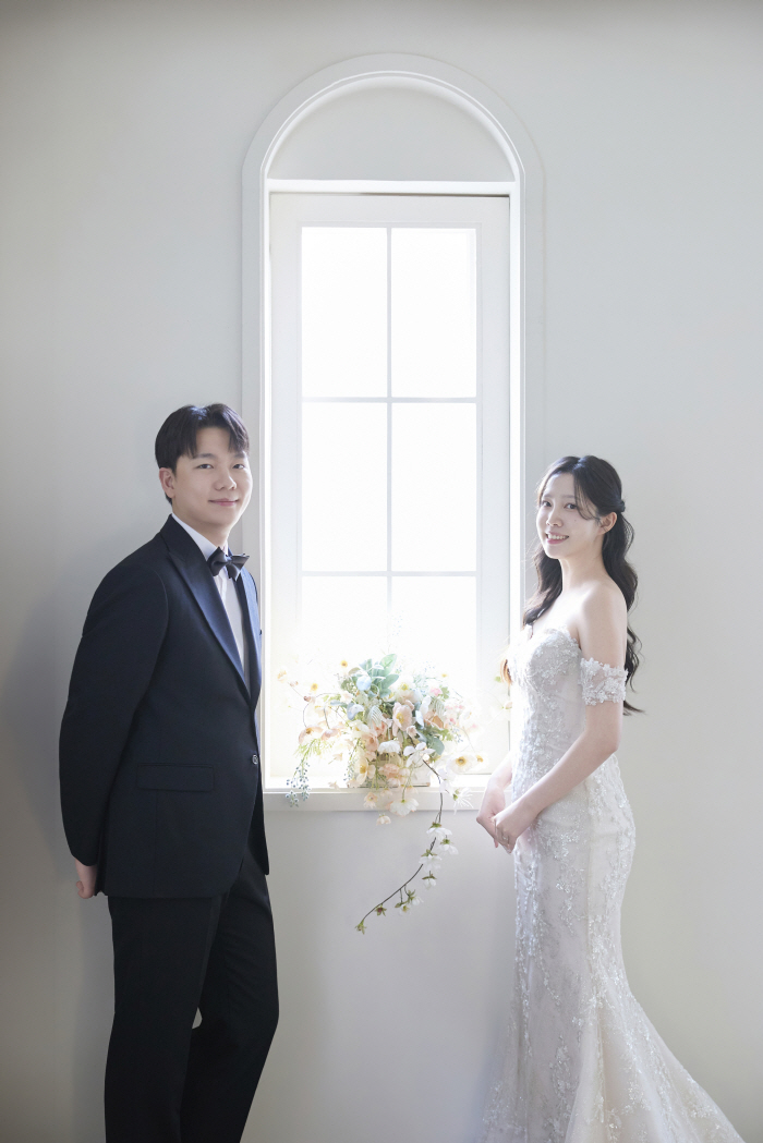 "아내의 믿음+사랑에 감사" KT 위즈, 마케팅사업팀 김동진 대리 결혼…2년 열애 결실