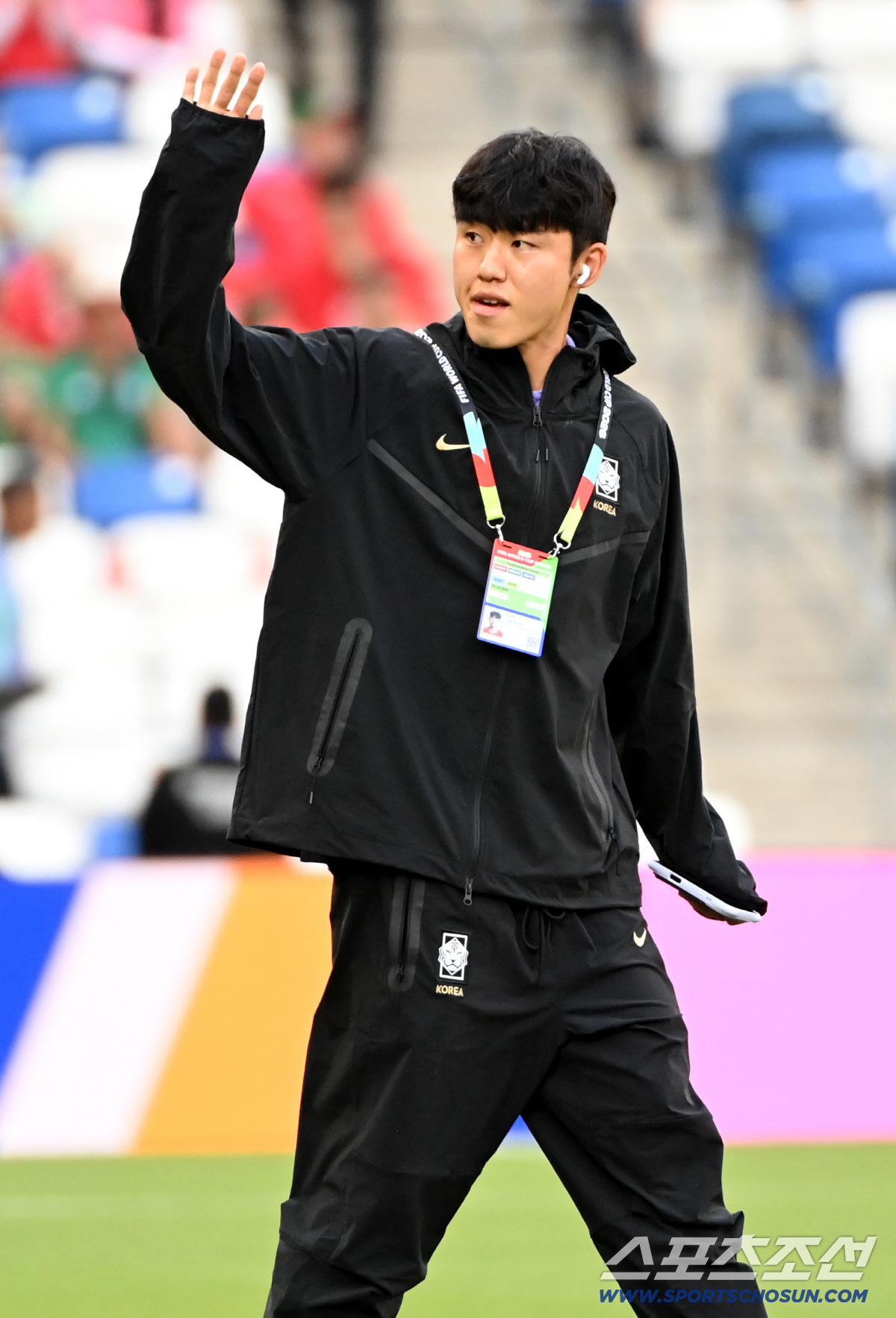 25일(한국시각) 멕시코 몬테레이 인근 과달루페의 에스타디오 몬테레이에서 열린 2026 북중미 월드컵 대한민국과 남아공의 경기. 경기 전 이기혁이 그라운드를 밟고 있다. 과달루페(멕시코)=허상욱 기자 wook@sportschosun.com/2026.06.25/