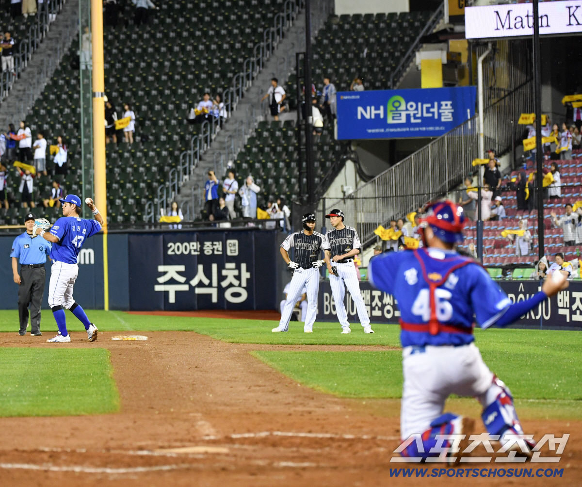 25일 잠실구장에서 열린 LG와 삼성의 경기. 8회 삼성 1루수 강민호가 수비를 하고 있다. 잠실=박재만 기자 pjm@sportschosun.com/2026.06.25/