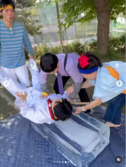 홍진경, 오렌지 양갈래 '삐삐' 파격 변신…2PM 우영 얼음에 눕힌 '도라이버' 현장 공개