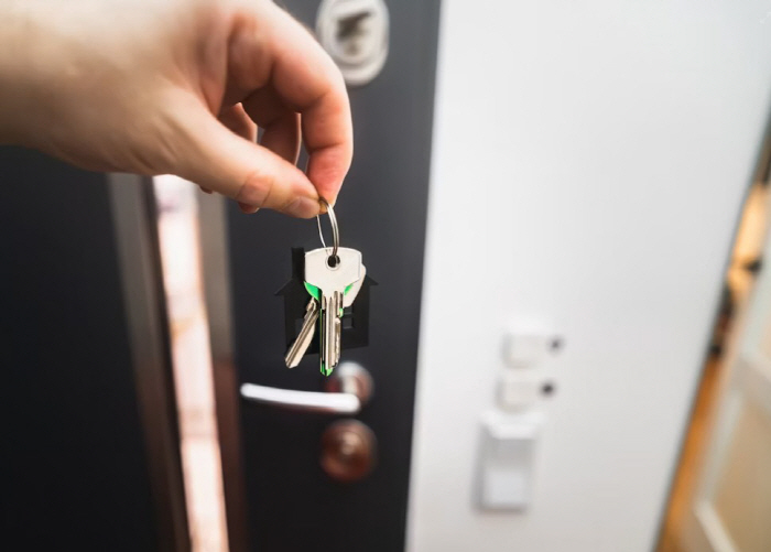 Fraudster Changes Locks on Empty House to Pretend It Is 'My Own' Home for Sale Sparks Public Outrage for Deceiving 30-Year Acquaintance