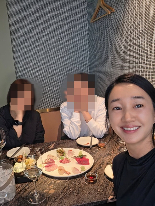 '4년만 근황' 수애, 공백기에도 미모는 쉬지 않았다…여전히 우아한 비주얼