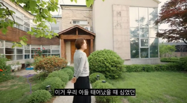 박미선, 유방암 투병 후 근황..일산 90평대 단독주택 '공원급 정원' 공개