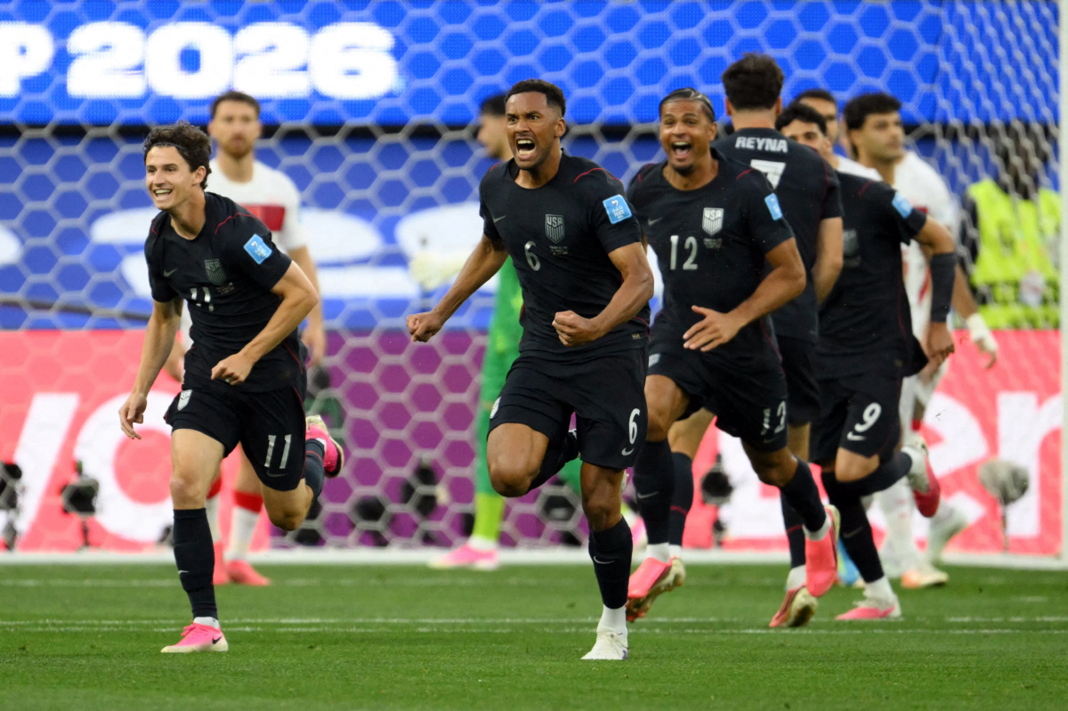 US defender #06 Auston Trusty (C) celebrates after scoring his team?s first goal during the 2026 World Cup Group D football match between Turkey and USA at the Los Angeles Stadium in Inglewood on June 25, 2026. (Photo by Patrick T. FALLON / AFP)