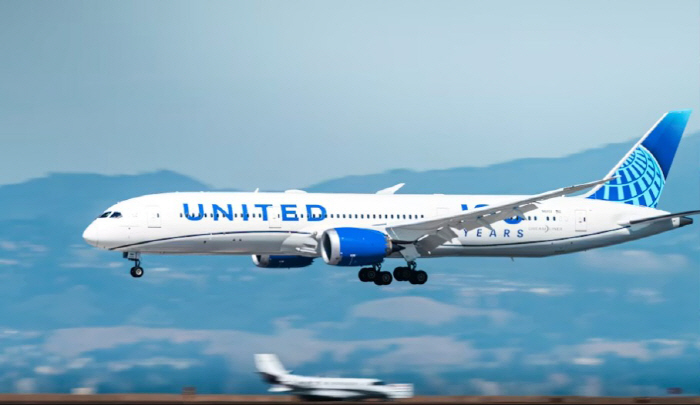 'Profanity, Self-Harm, and In-Flight Disturbance' ... U.S.-Bound Plane Makes Emergency Landing in Japan