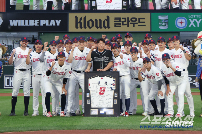 정훈의 은퇴식이 26일 부산 LG-롯데전에 앞서 열렸다. 사진제공=롯데 자이언츠