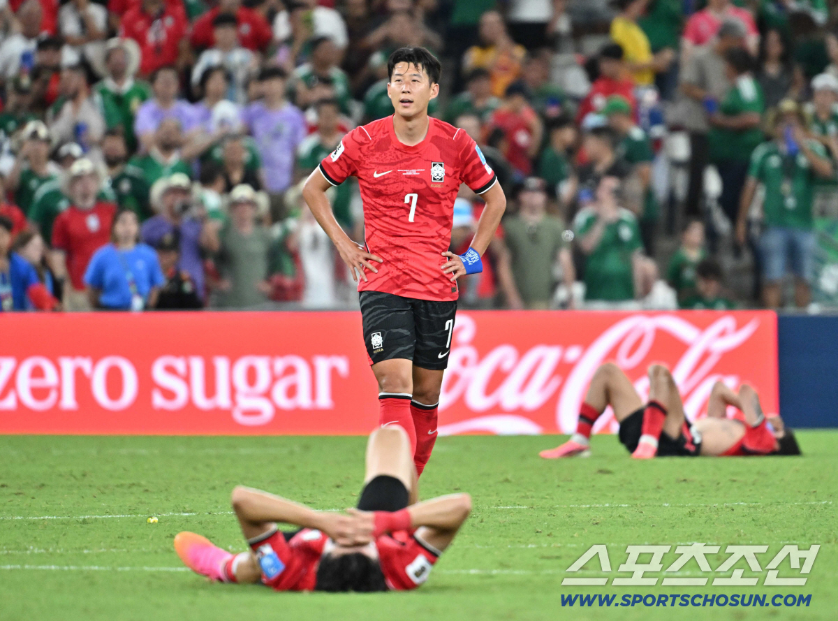 25일(한국시각) 멕시코 몬테레이 인근 과달루페의 에스타디오 몬테레이에서 열린 2026 북중미 월드컵 대한민국과 남아공의 경기. 한국 대표팀이 0-1로 패하자 손흥민이 아쉬워하고 있다. 과달루페(멕시코)=허상욱 기자 wook@sportschosun.com/2026.06.25/