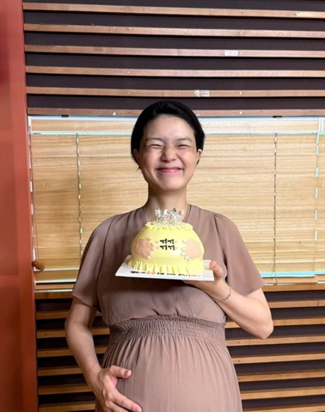 Ahn Young-mi clears up 'birth tourism allegations'... gives birth to second son in Korea