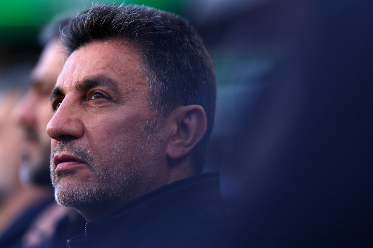 SEATTLE, WASHINGTON - JUNE 26: Amir Ghalehnoy, Head Coach of IR Iran, looks on before the FIFA World Cup 2026 Group G match between Egypt and IR Iran at Seattle Stadium on June 26, 2026 in Seattle, Washington. Dean Mouhtaropoulos/Getty Images/AFP (Photo by Dean Mouhtaropoulos / GETTY IMAGES NORTH AMERICA / Getty Images via AFP)