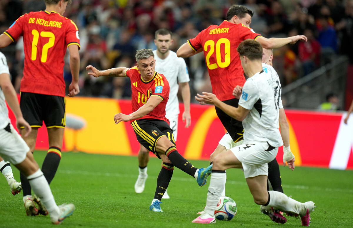 epa13068214 Leandro Trossard (C) of Belgium scores his second goal during the FIFA World Cup 2026 group stage match New Zealand against Belgium, in Vancouver, Canada, 26 June 2026. EPA/BOB FRID