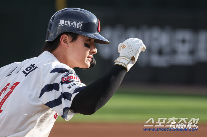 롯데 윤동희가 27일 LG전서 한동희에 이어 백투백 홈런을 쳤다. 사진제공=롯데 자이언츠