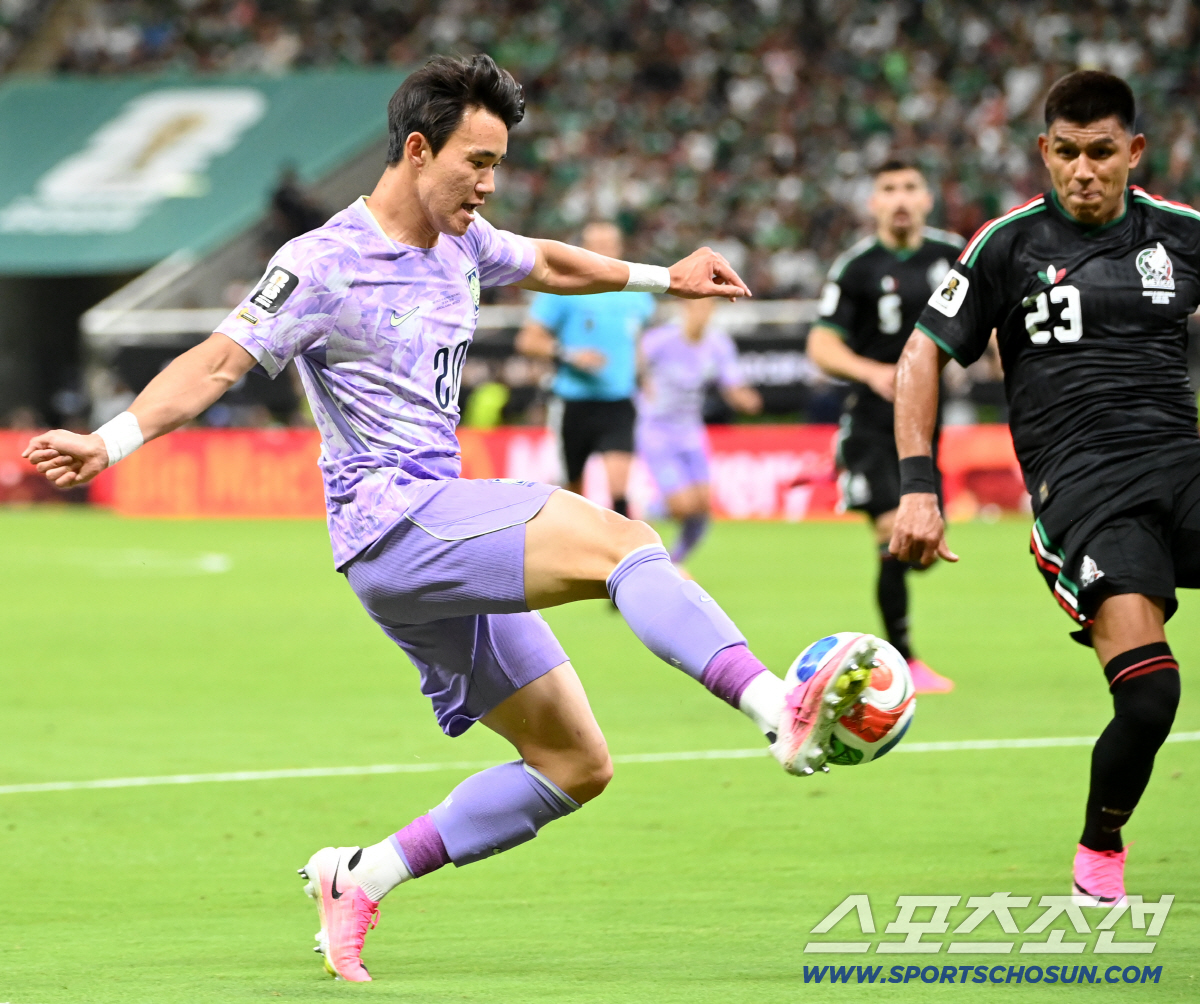19일(한국시각) 멕시코 과달라하라 사포판의 에스타디오 과달라하라에서 열린 2026 북중미월드컵 대한민국과 멕시코의 경기. 양현준이 패스를 시도하고 있다. 사포판(멕시코)=허상욱 기자 wook@sportschosun.com/2026.06.19/