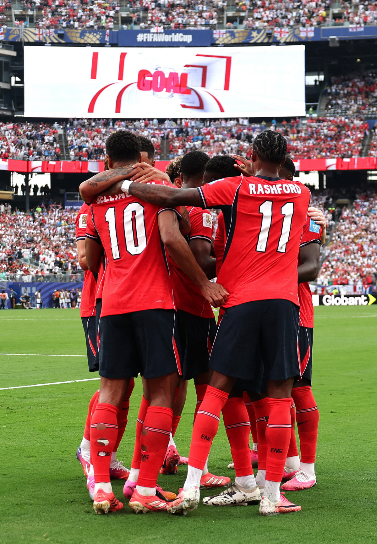 EAST RUTHERFORD, NEW JERSEY - JUNE 27: Jude Bellingham #10 of England celebrates with teammates after scoring the team's first goal during the FIFA World Cup 2026 Group L match between Panama and England at New York New Jersey Stadium on June 27, 2026 in East Rutherford, New Jersey. Mattia Ozbot/Getty Images/AFP (Photo by Mattia Ozbot / GETTY IMAGES NORTH AMERICA / Getty Images via AFP)