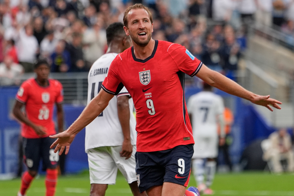 England's Harry Kane (9) celebrates after scoring their second goal during the World Cup Group L soccer match between Panama and England in East Rutherford, N.J., near New York, Saturday, June 27, 2026. (AP Photo/Steve Luciano)