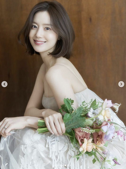 Moon Chae-won to Tie the Knot Today (28th)... Denies Rumor That Her Younger Boyfriend Is a Dermatologist
