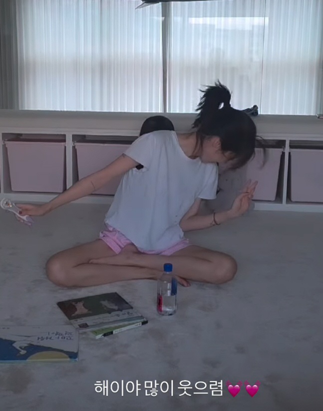 Son Dam-bi, Who Lost 21 kg, Worries She “Can’t Gain Weight”... Her Extremely Thin Arms and Legs Draw Attention